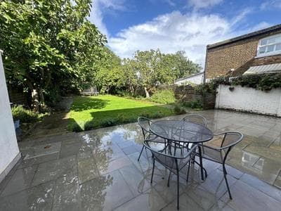 Beautiful Living 4 Bedroom Home