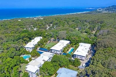 Baden 96 - Rainbow Shores. Pool. Tennis court. Walk to beach