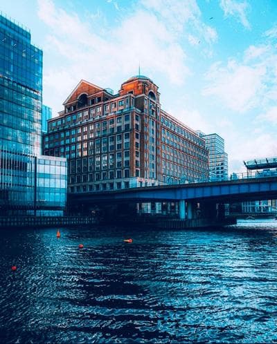 Luxury Canary Wharf skyline apartment