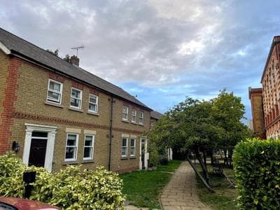 House with Private Parking close to Borough Market & Tower Bridge!