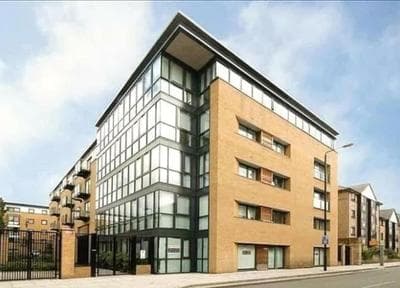 Newly renovated & modern 2-BR close to Canary Wharf