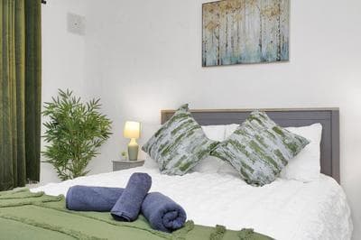 1 Bedroom Apartment By Arhouse Apartments Short Lets & Serviced Accommodation Highbury With Free WiFi