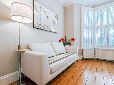 The Clapham 2-Bedroom Flat with Private Patio