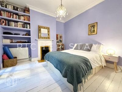 Bohemian Notting Hill Flat, Garden & Amenities