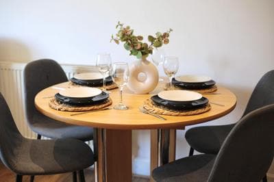 Stratford 2BR - Sleeps 5 - WiFi & Central