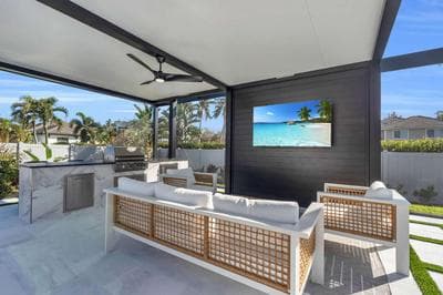 Outdoor and Indoor Paradise -Close to Beach