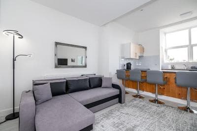 Cozy 2-Bedroom Flat in Central West London
