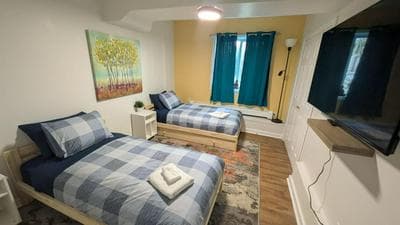 Vibrant and Funky Retreat on Fern Lane, Unit 1