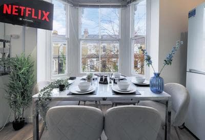Luxury 2 Bed Flat Walking Distance To Shepherds Bush Market