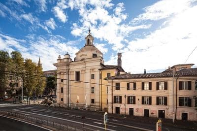 2 bedrooms flat near the Colosseum