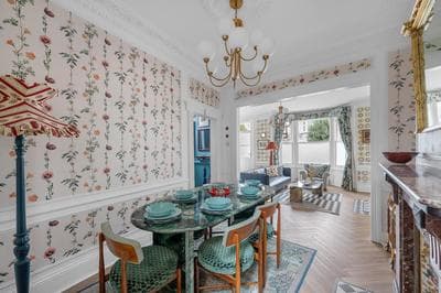 Blossom House New 3bed house in Barons Court