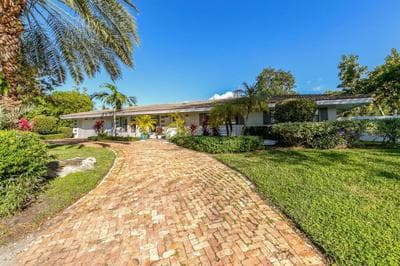 Spacious 4BR 2 5BA Family Retreat Pool Near Beach