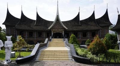 Deivan Hotel