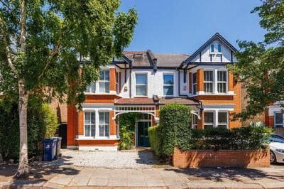 6 Bedroom House with Smart TV by AV Stays Acton Sleeps 11 Free Parking