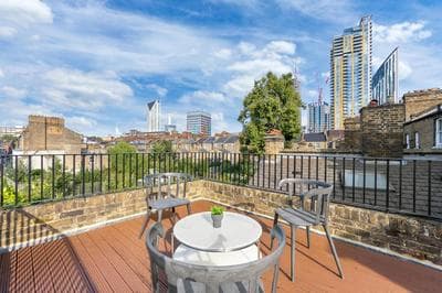 Shard View on Terrace 4BR Rare London Stay, Cinematic Scenes for 10