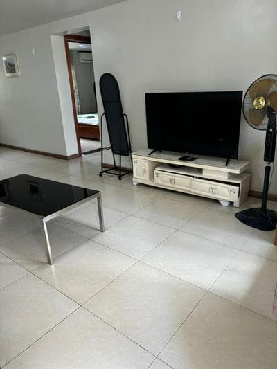 Large two-bedroom apartment-free parking