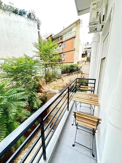 Petralona Private Urban