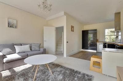 Spacious 2 BR Fulham Queens Club, London