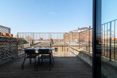 GuestReady - Top Floor West Kensington Home