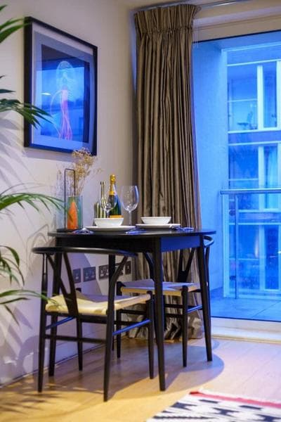 Elegant 2BD Flat Near Old Street, London