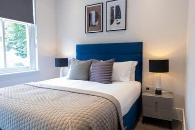 Stylish 3BR Flat in Hungerford Rd