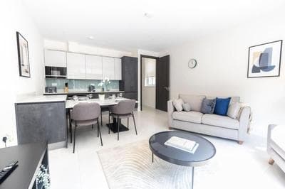 Spacious 1-Bed Apt on Hungerford Rd