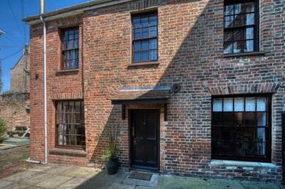 Grade II Listed Cottage in Central Taunton