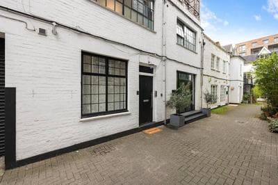 Two-bedroom Apartment Short Term Rental & Flexible Renting Hackney with Free WiFi and Roof Terrace!