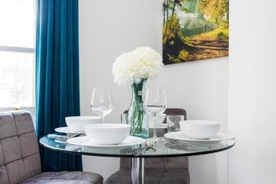 London Bridge Apartment, Sleeps 3 , Tube 3 Mins Walk , Zone 1 , Weekly Offers