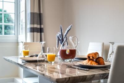 Wilkinsons Home-Free parking, Perfect For Contractors & Weekend getaways, Near London City Airport & Excel