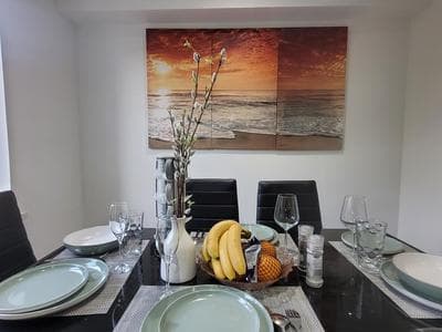 New King size bed apartment with free parking