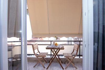 Sweet 2 bedroom apartment in Greek colors