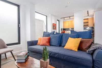 Stylish 2BR Duplex with ensuite & fast WiFi