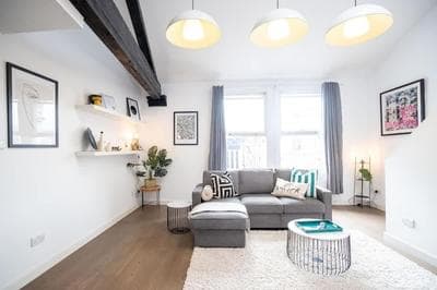 Three-Bedroom flat near Street Art