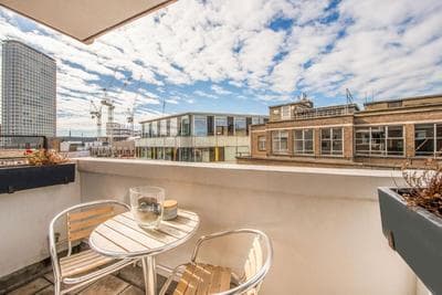1-Bed Fitzrovia Flat - Balcony & Views - Sleeps 3