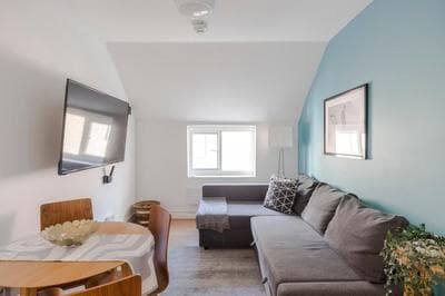 Quiet Mews 1-Bed - Fitzrovia - Sleeps 4