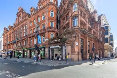 Sleep 6 Piccadilly Grand in London VR5