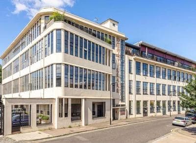 Sun-Splashed Art Deco Loft - Yoga Zone, Hackney