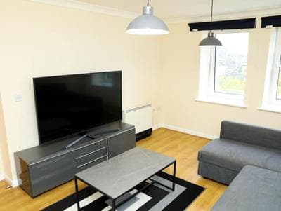 Cosy London High Rise Apartment