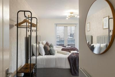 City Nook Stylish One Bedroom with Outdoor Seating