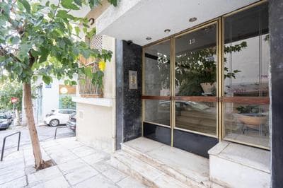 LIV - Captivating Apartment in Pagrati