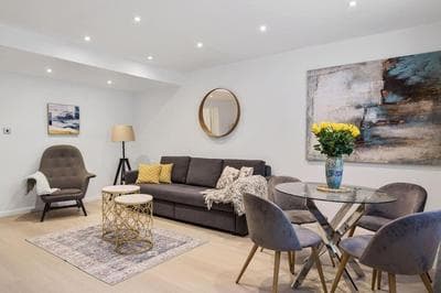 CS Apartments Queensway