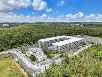 Luxury Studio 8 min to Disney World w Pool and Free Parking
