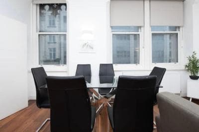 Modern apartment in central London