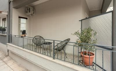 Retro Central Apartment with Parking