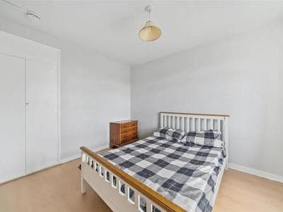Very well connected, Spacious London Zone 2 apartment