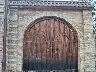 King's Neighbours