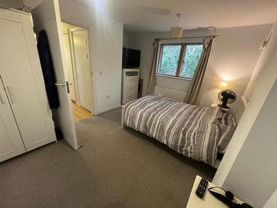 Spacious, Refurbished, Central Wimbledon Apartment