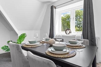 Spacious 4BR Brixton Home with Reliable Fast Wi-Fi & Best for Long Term Stays