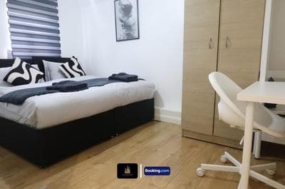 Stylish 2Bedroom Apt By Luxe Haven Homes Short Lets & Serviced Accommodation Greater London With Free WiFi